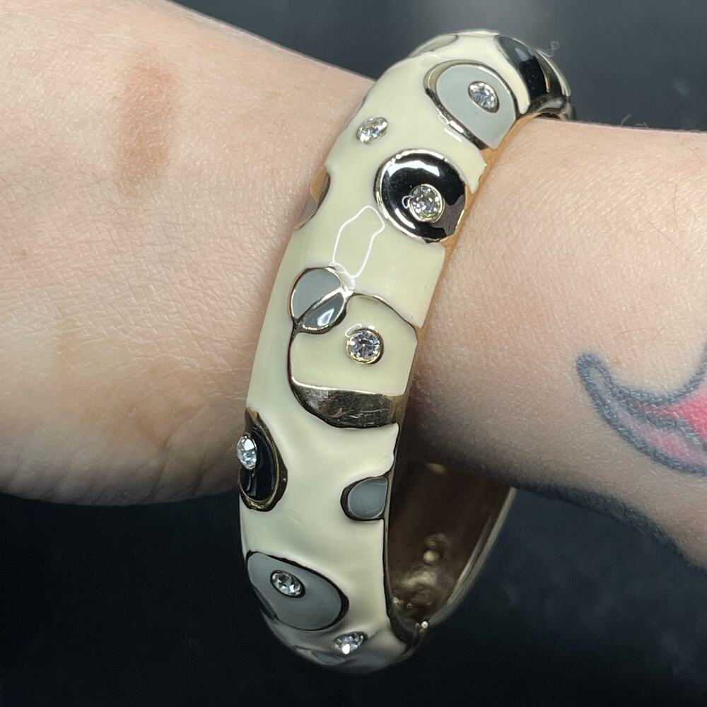 Nordstrom Sequin Off White Large Kandinsky Enamel Hinged Clamp Bangle 7.5"
